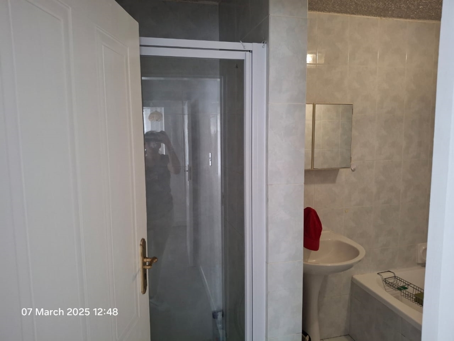 To Let 1 Bedroom Property for Rent in Humewood Eastern Cape